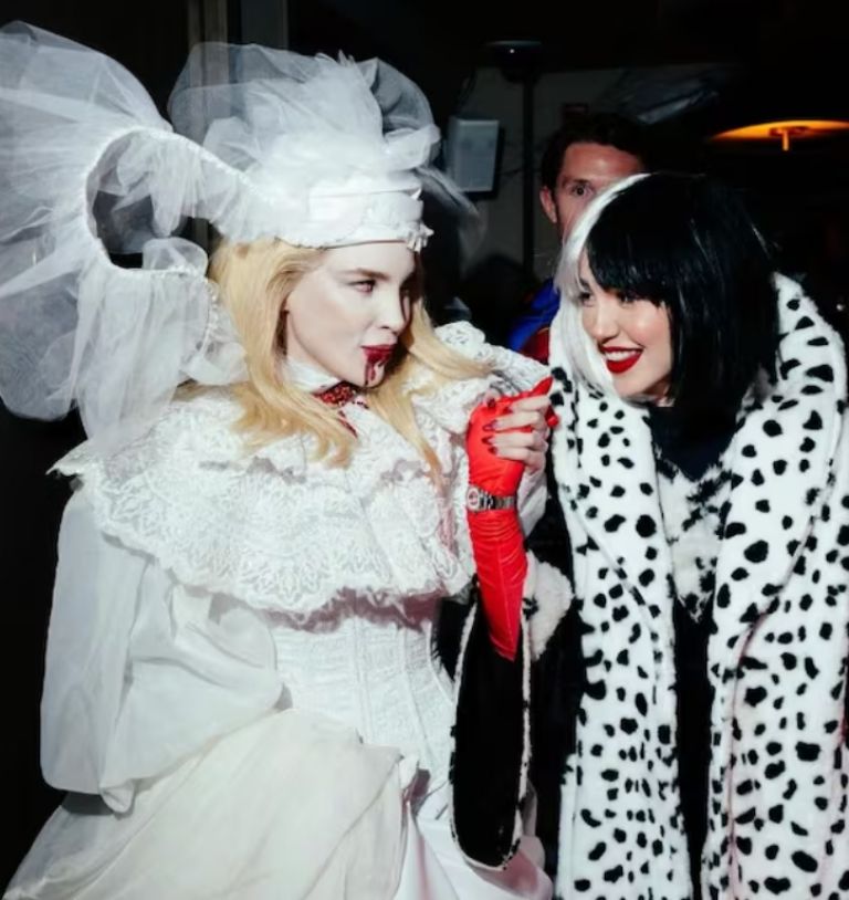 Asistió a la fiesta de disfraces tras ser invitada por Belinda