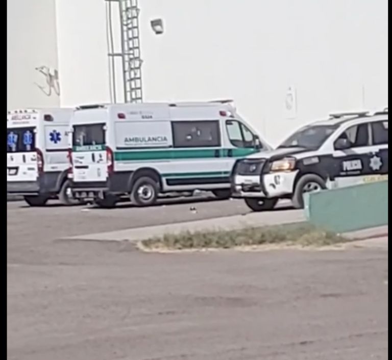 Llega persona baleada al Hospital IMSS-Bienestar de Ciudad Obregón. Foto: Facebook