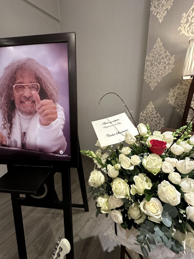 Santana hizo llegar un arreglo floral al sepelio de quien fue su mentor