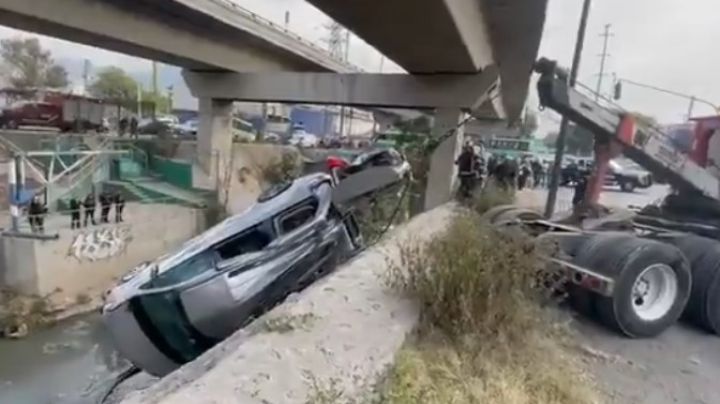 VIDEO: Conductor se queda dormido y cae al Río de los Remedios, en CDMX