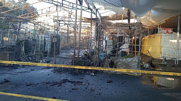VIDEO: Fuerte incendio consume Expo Navideña en Celaya; destrozó 70 puestos