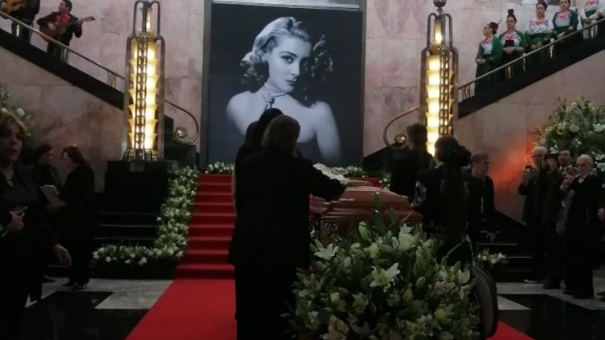 Familiares de Pinal no organizaron el homenaje en Bellas Artes; ¿Quién estuvo a cargo?
