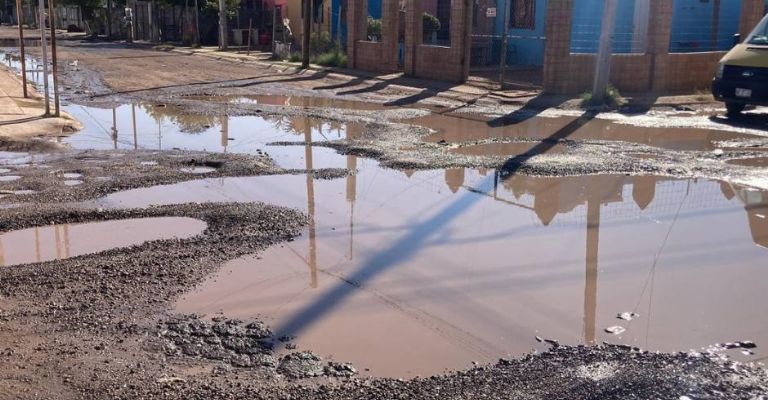 Los drenajes colapsados son un problema de salubridad para los residentes.