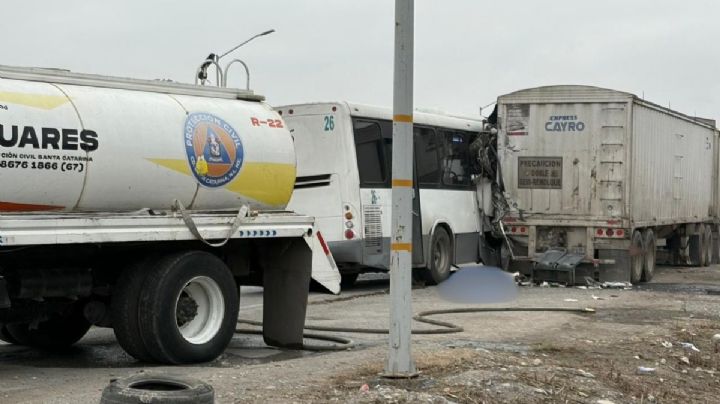 Camión de pasajeros choca contra tráiler en Santa Catarina: Hay un muerto y varios heridos