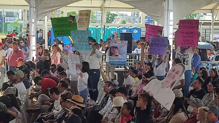 "Vivos los queremos": Familias de desaparecidos interrumpen evento de Sheinbaum