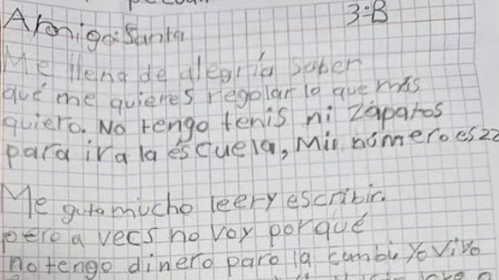 Niño de Coahuila pide a Santa Claus dinero y zapatos para ir a la escuela