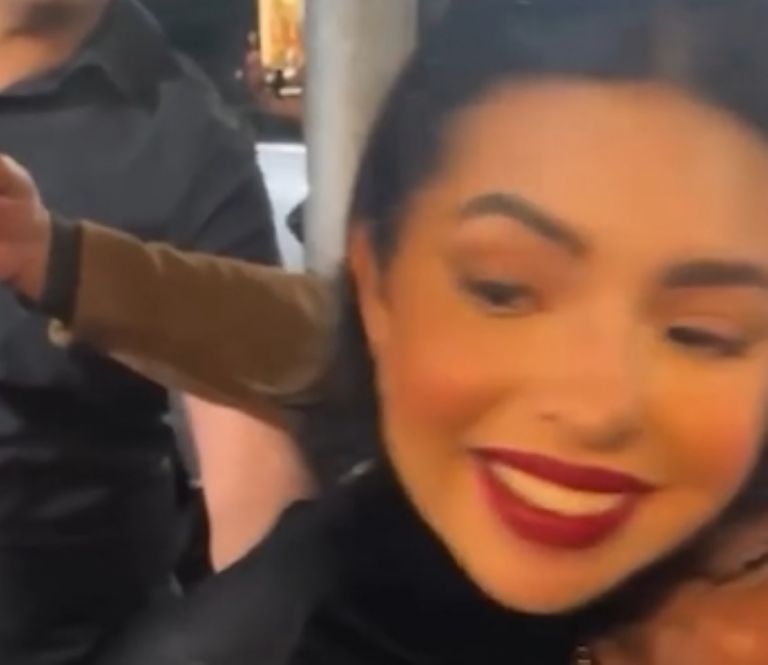 A Ángela Aguilar le desagrada que la toquen