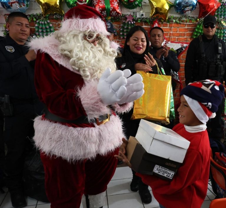 Juanito recibió calzado como regalo