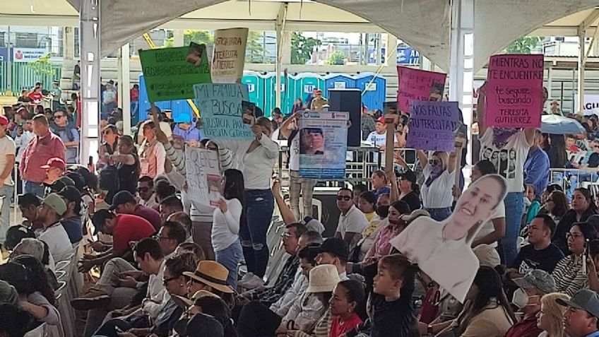 "Vivos los queremos": Familias de desaparecidos interrumpen evento de Sheinbaum