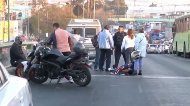 VIDEO: Conductor de tráiler atropella a motociclista en Periférico y se da a la fuga