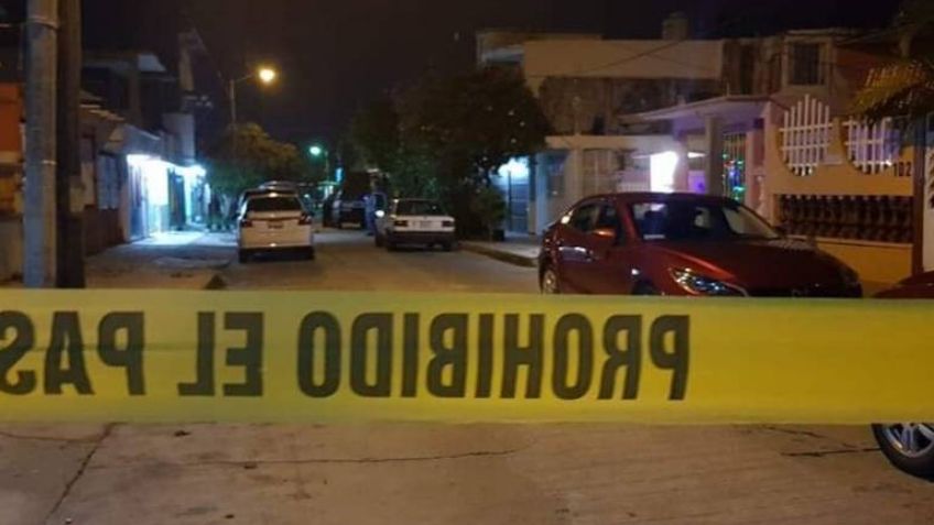 Balacera en Naucalpan: Un muerto y dos heridos tras brutal pelea en chelería