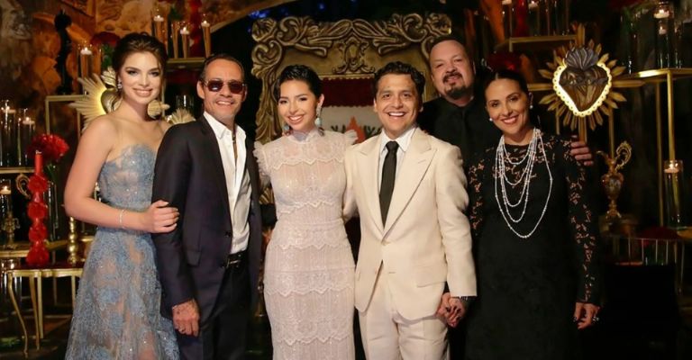 Pepe Aguilar celebra el fin del 2024 con foto familiar pero sin Christian Nodal