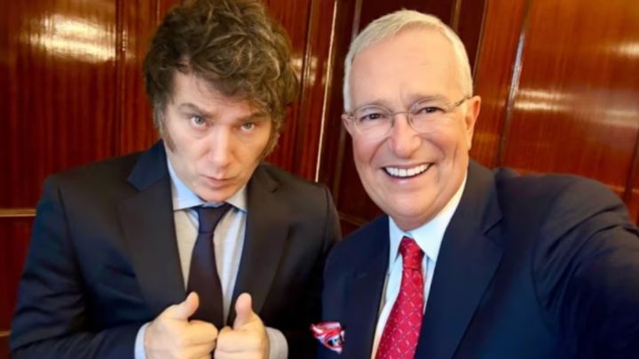 Salinas Pliego se toma 'selfie' con Javier Milei tras reunión en la Casa Rosada