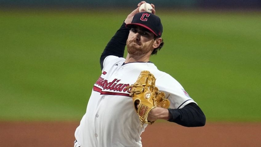 Shane Bieber llega a un acuerdo para regresar con los Guardians en 2025