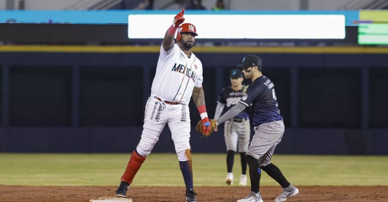 'El Gorila' festeja después de su imparable