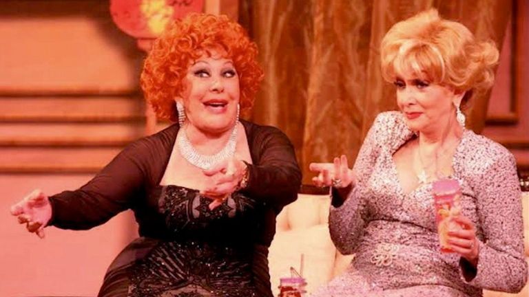 Norma Lazareno sigue llorando la muerte de Silvia Pinal