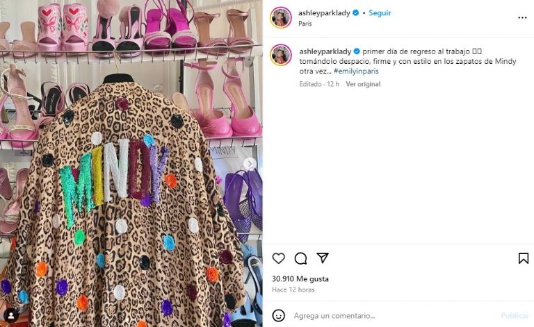 Ashley Park celebra el regreso de la temporada 4 de 'Emily in Paris' con imágenes del set