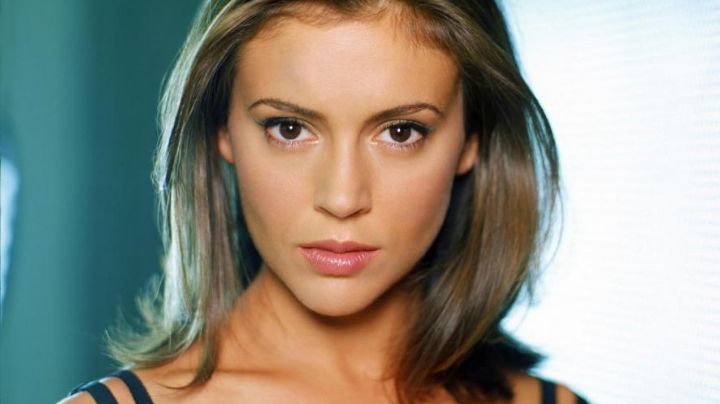 Alyssa Milano es criticada por ir al costoso Super Bowl y pedir donaciones días antes