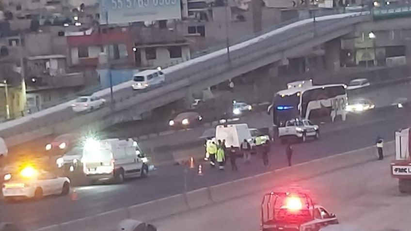 Caos en la autopista México-Puebla tras fatal accidente; dos motociclistas muertos