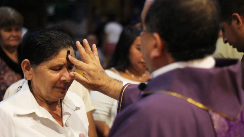 Miércoles de ceniza: Este es el origen y el significado de la cruz en la frente