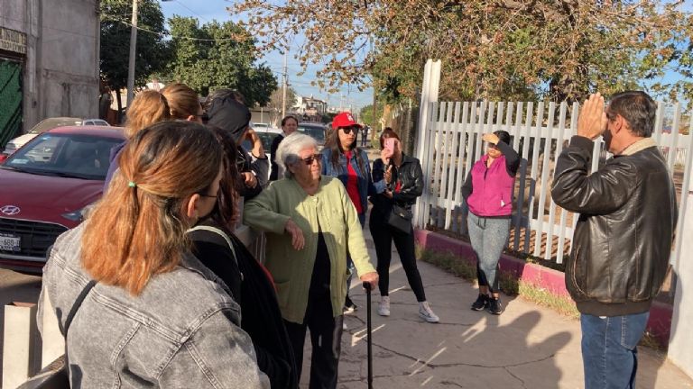 Padres de familia se manifiestan en escuela de Ciudad Obregón. Foto: TRIBUNA