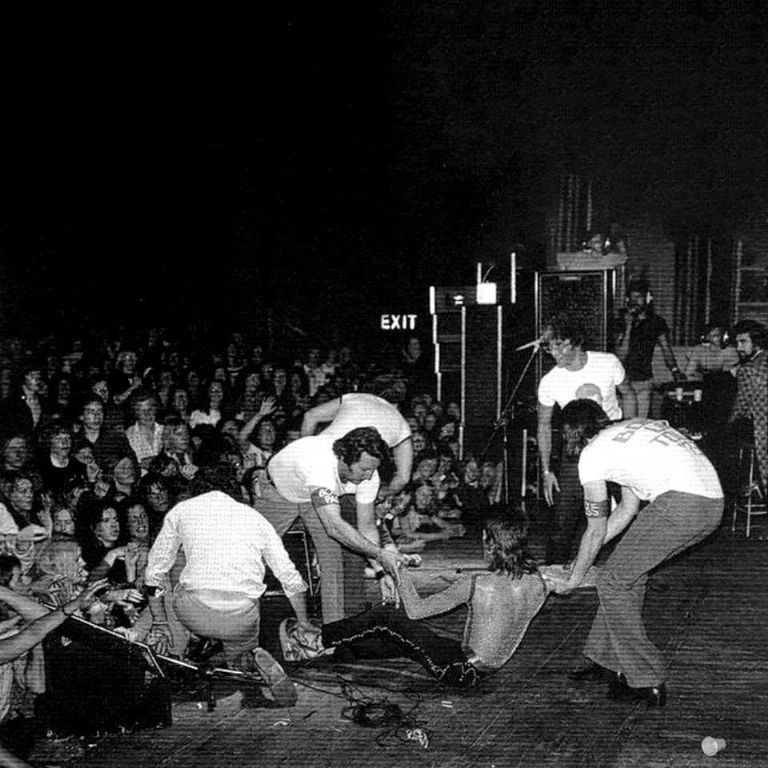 El legendario concierto de David Bowie en Radio City Music Hall: una noche para recordar