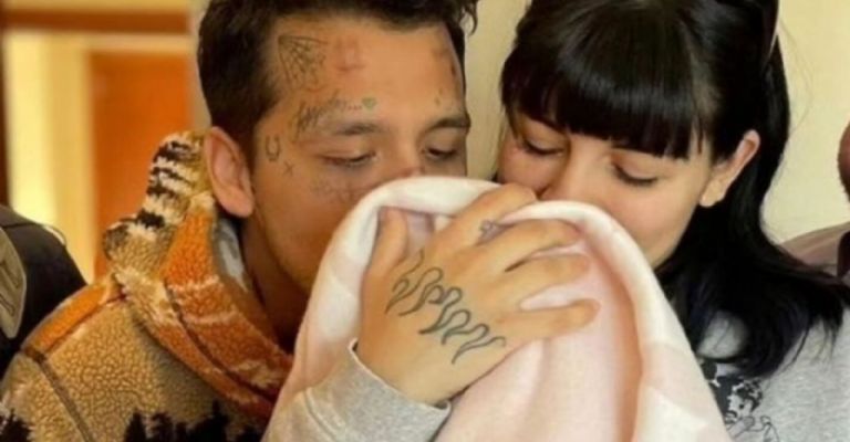 Christian Nodal anuncia su separación de Cazzu