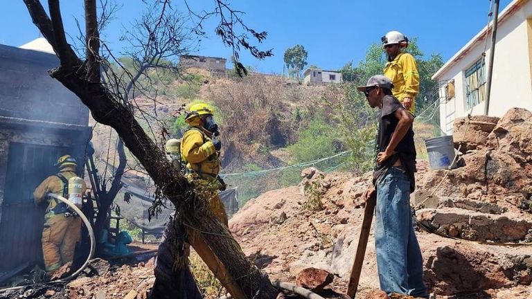 Bomberos de Guaymas reciben importante donación por parte de Arizona. Foto: Cortesía