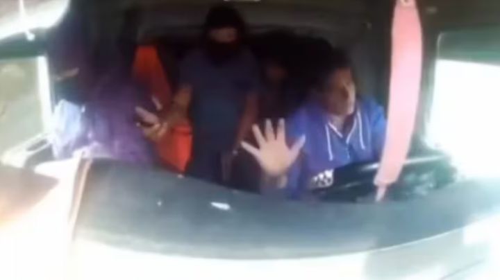 VIDEO: Captan violento asalto a conductor de tráiler en la carretera México-Puebla