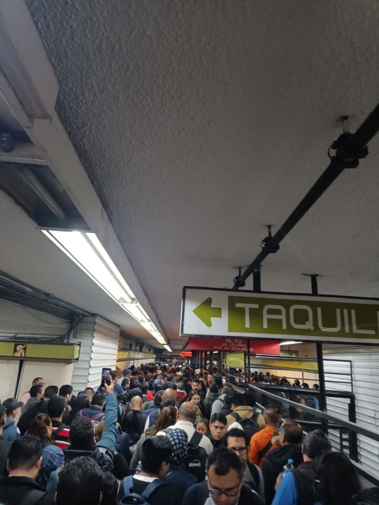 Colapsa la Línea 3 del Metro