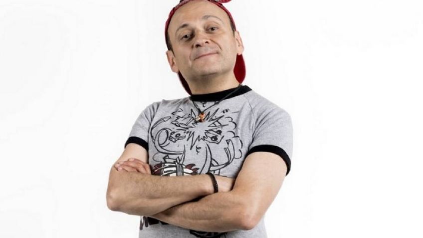 Lalo España le da la sorpresa de su vida a una fan y ella lo hace llorar por su reacción