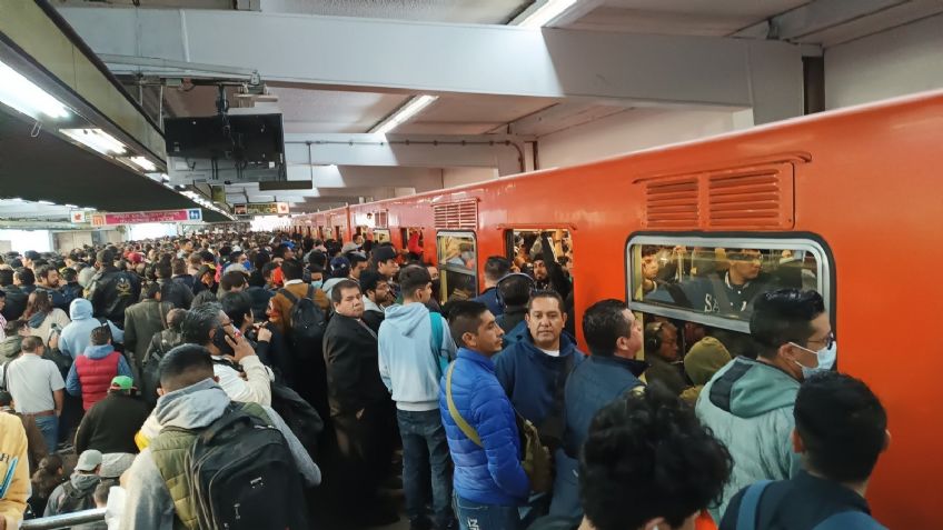 Colapsa la Línea 3 del Metro: Usuarios reportan media hora de retraso por retiro de tren