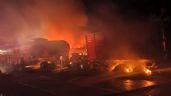 Foto ilustrativa de la nota titulada Choque entre vehículos pesados desata un aparatoso incendio en la autopista Saltillo-Monterrey