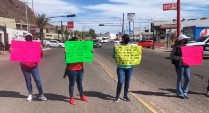 Derechohabientes del IMSS bloquean vialidad en Guaymas; denuncian a directivos