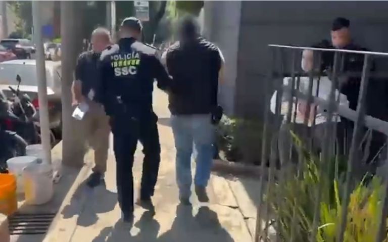 Detienen a sujeto con dos millones de pesos en CDMX