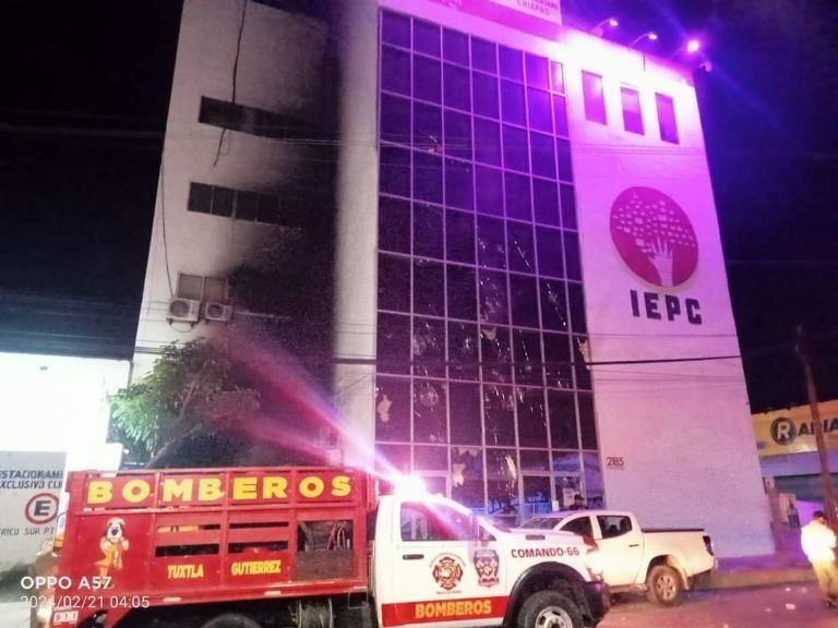 Incendio y vandalismo en oficinas del IEPC en Tuxtla Gutiérrez, Chiapas; esto es lo que sucedió 