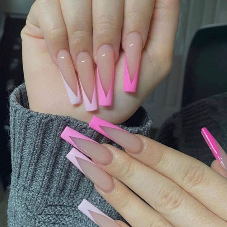 Uñas francesas en término "V"