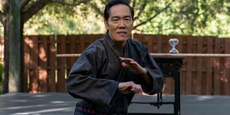 Hilary Swank Karate nos quita el sueño de un cameo en 'Cobra Kai'