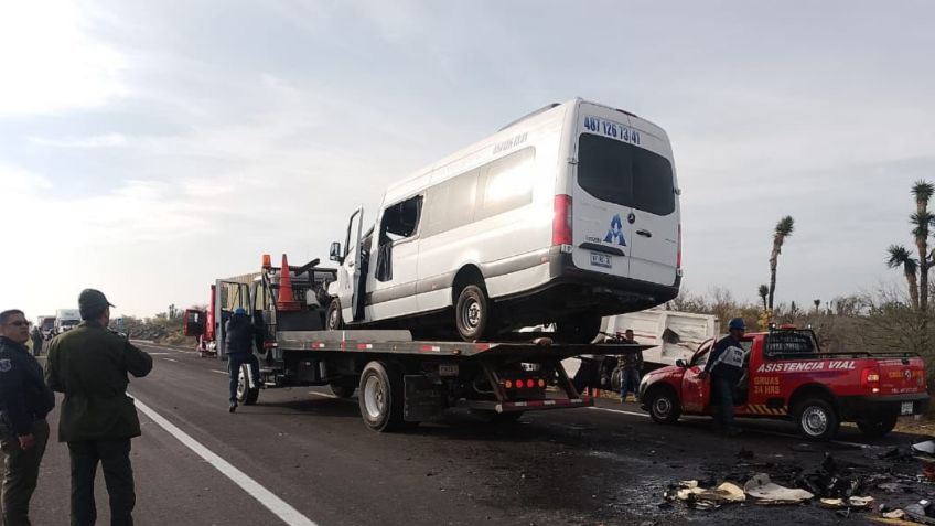 FOTOS: Accidente en SLP deja a 10 muertos, 4 eran menores de edad; volvían a Monterrey