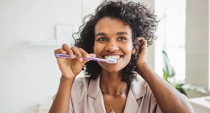 Seguro que cometes estos 4 errores al cepillarte la boca y que destruyen tus dientes