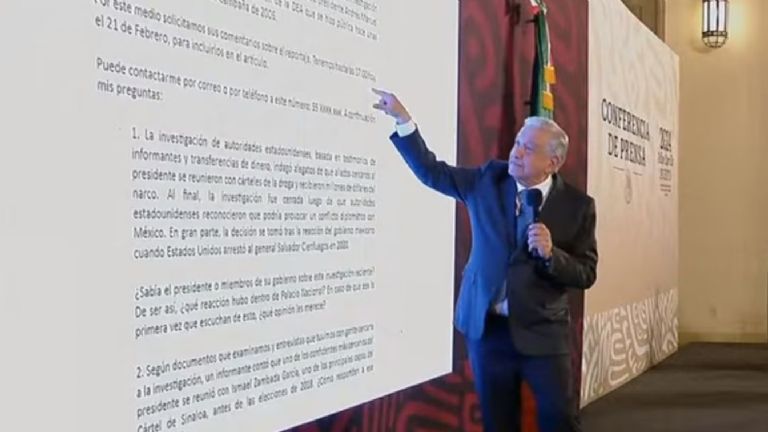 AMLO exhibe el documento de 'TNYT'