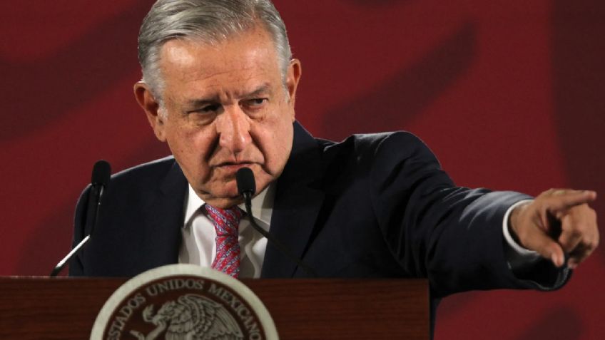 Pese a pleito con YouTube, AMLO vuelve a exhibir documento de la periodista de ‘NYT’