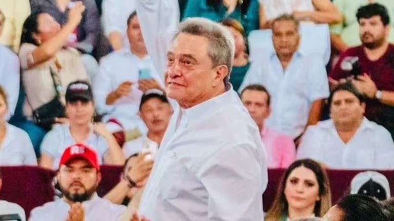 Carlos Loret de Mola llega al juzgado tras la demanda de Pío López Obrador y esto sucede 