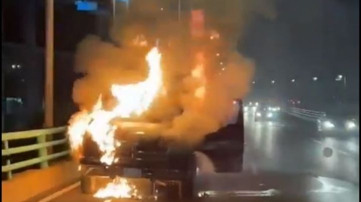 VIDEO: Camioneta se incendia en el Segundo piso del Periférico y genera caos