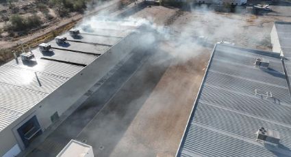Alerta en la capital de Sonora: Bomberos se movilizan por fuerte incendio en maquiladora