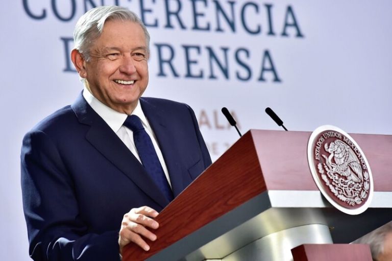 AMLO presentará, al menos, 10 iniciativas de reformas a la Constitución. Foto: Internet
