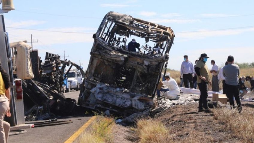 Identifican 19 de 23 cuerpos recuperados del accidente ocurrido en carretera de Sinaloa