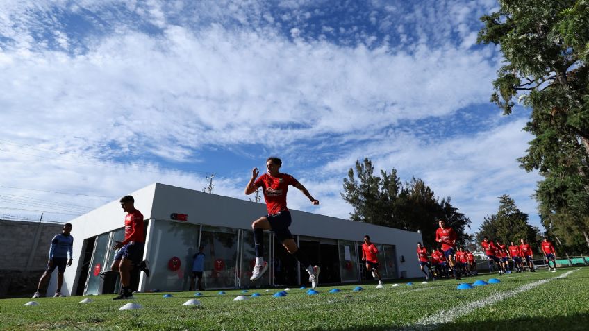 Chivas descarta a algunas de sus figuras para el debut en Copa de Campeones de Concacaf