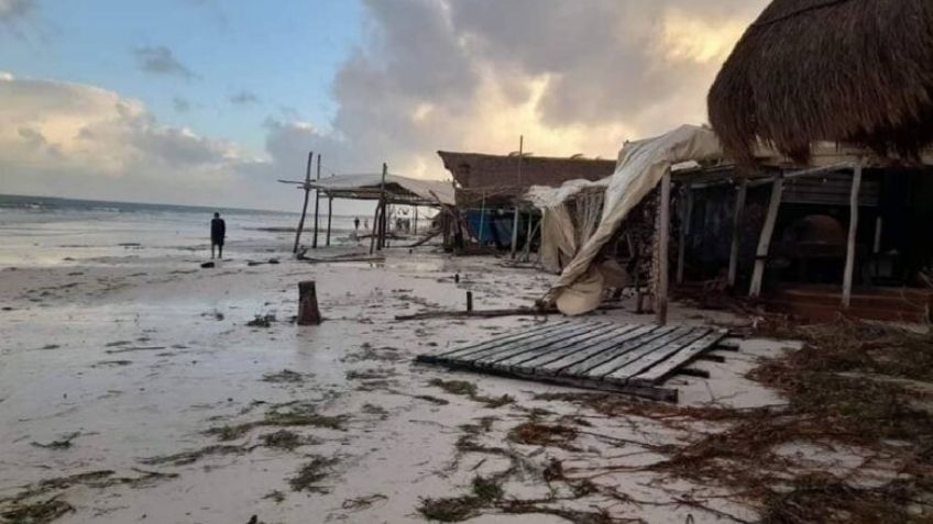 "El mar se comió todo": Holbox queda en ruinas tras fuerte tormenta e inundaciones