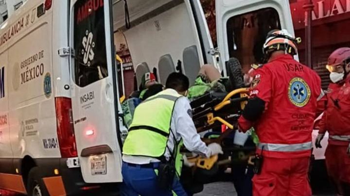 Casi muere aplastado: Trabajador de limpia termina prensado por camión de basura en CDMX